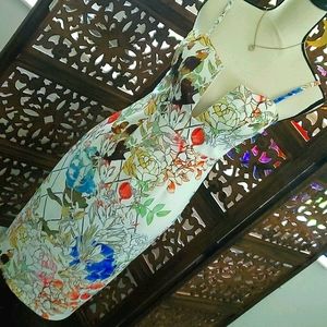 V-neck White floral dress